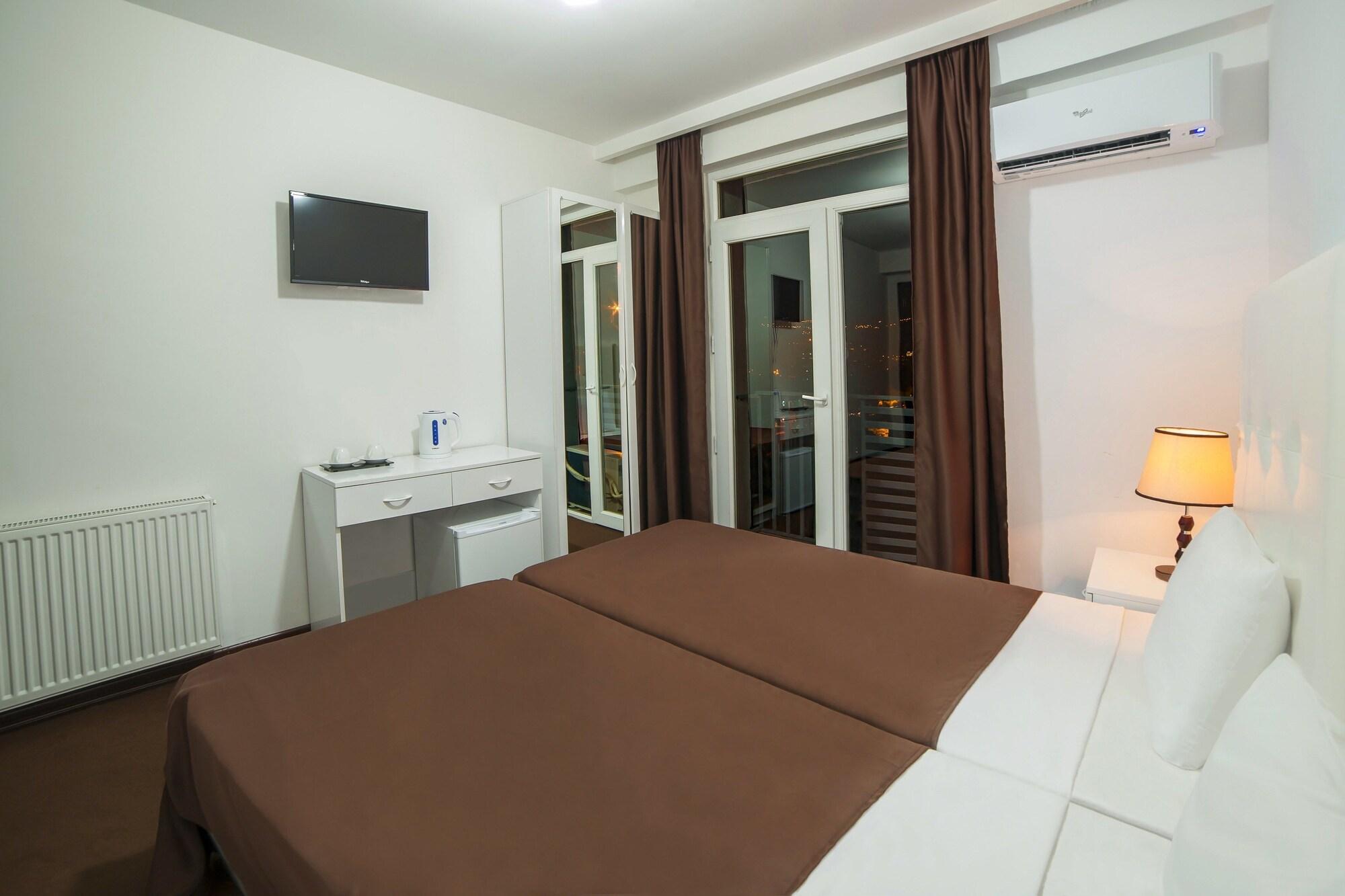 Hotel Grand Palace Tbilisi Buitenkant foto